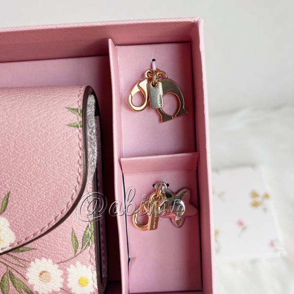 New in Gift Box Coach  Envelope Floral Print Wallet with Charms - Picture 2 of 7